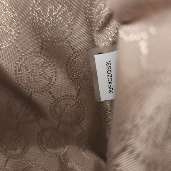 Michael Kors Quilted Selma Bag Satchel in Claret - Picture 8 of 12